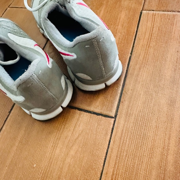 Nike Free 5.0 Women's, Size 6, Ohio State Buckeye, Gray and Pink - Picture 9 of 11